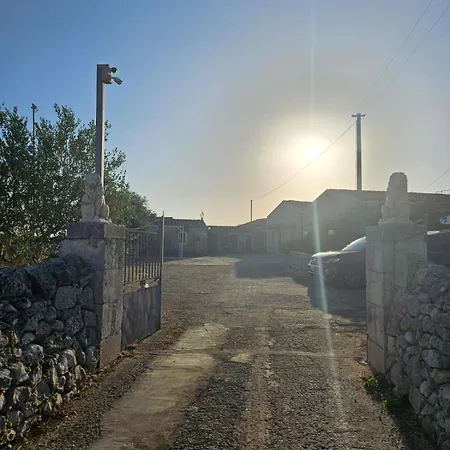 Porta Di Ferro Модика